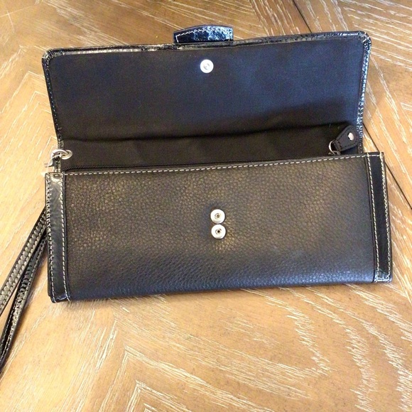 Fossil Womens Black Leather Buckle Front Clutch Wristlet Fold Over Wallet - Picture 3 of 12